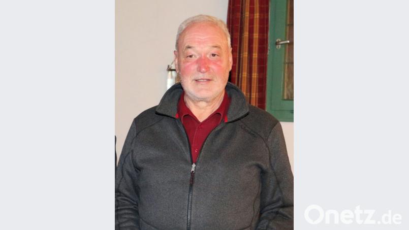 Stolz auf seine Mitglieder ist der Vorsitzende der Gesellschaft Steinwaldia Pullenreuth, Norbert Reger. Seit vielen Jahren bemüht sich der Verein um die Burgruine Weißenstein. Nun ist rührigen Gesellschaft mit einer neuen 356-seitigen Dokumentation ein weiteres Highlight zu verdanken. Bild: bsc