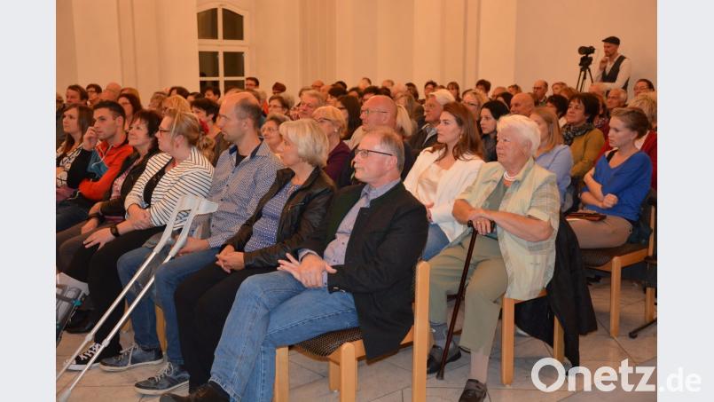 Voll besetzt präsentiert sich der Festsaal des Schlosses Fockenfeld. Bild: jr