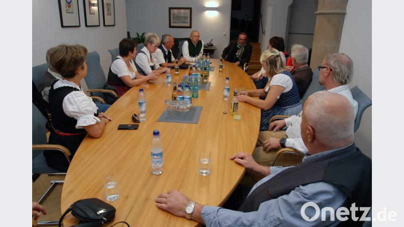 Die SPD-Stadträte aus Sulzbach-Rosenberg und ihre Begleitung diskutierten mit den Münchener Stadträten Horst Lischka und Klaus Peter Rupp (im Bild hinten) viele kommunalpolitische Themen. Bild: Andreas Royer