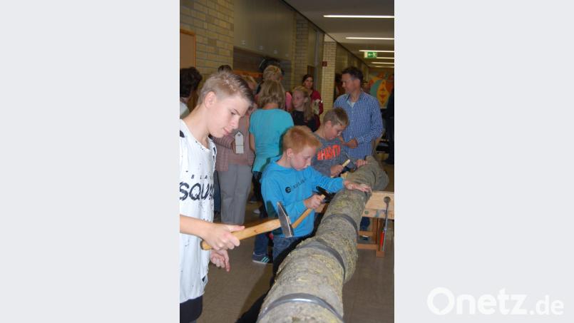 Sehr gefragt ist beim Oktoberfest der HPZ-Förderschule der Nagelbaum. Bild: grm