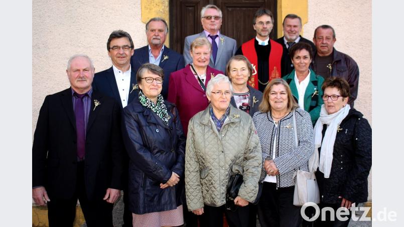 Die Jubelkonfirmanden der evangelischen Pfarrei Neunkirchen feiern ihren Ehrentag.
. Bild: R. Kreuzer