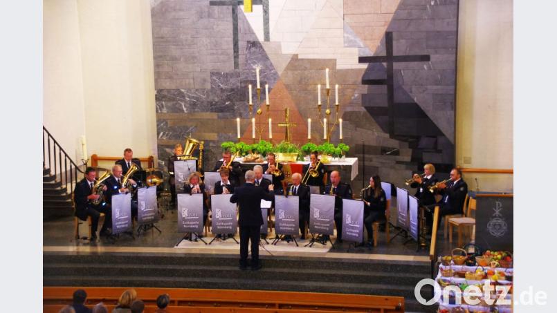 Zum 60-jährigen Bestehen der Christuskirche in Sulzbach-Rosenberg gibt die Zollkapelle Nürnberg ein Benefizkonzert Bild: müb