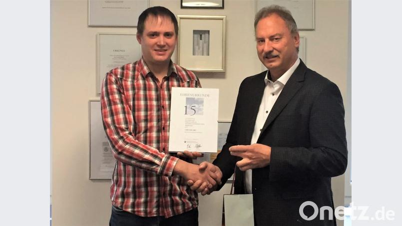 Christian Lang (links) mit Geschäftsführer Norbert Schmeller. Bild: exb