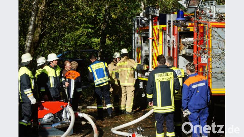 Mit einem Großaufgebot rückten die Feuerwehren zu einem fingierten Waldbrand am Wölsenberg aus. Bild: exb