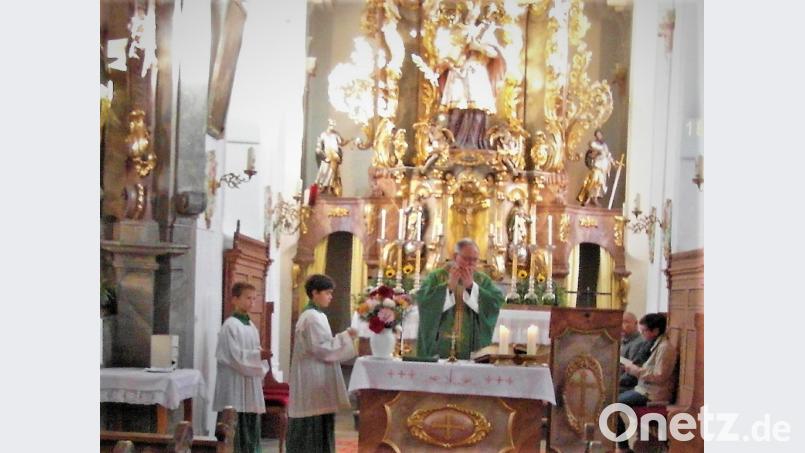 Prälat Karel Simandl zelebriert den Festgottesdienst in Waldeck. Bild: hl