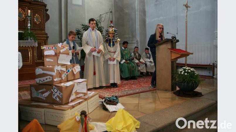 Vieles im Gottesdienst erinnert an die biblische Geschichte um Josef und seine Begabung Träume zu deuten. Bild: wro