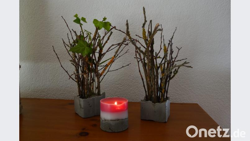 Attraktive Herbst-Arrangements lassen sich ganz leicht aus Beton basteln. Gerlinde Besl aus Amberg zeigt, wie&#039;s geht. Bild: mia