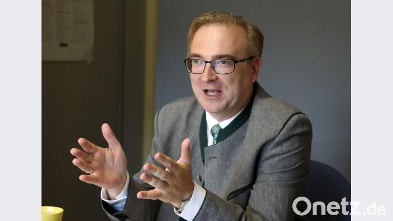 Alexander Flierl (48) aus Oberviechtach vertritt den Stimmkreis Schwandorf, der deckungsgleich ist mit dem Landkreis Schwandorf, seit 2013 im Bayerischen Landtag. Am 14. Oktober bewirbt er sich nun zum zweiten Mal um das Direktmandat. Bild: Götz