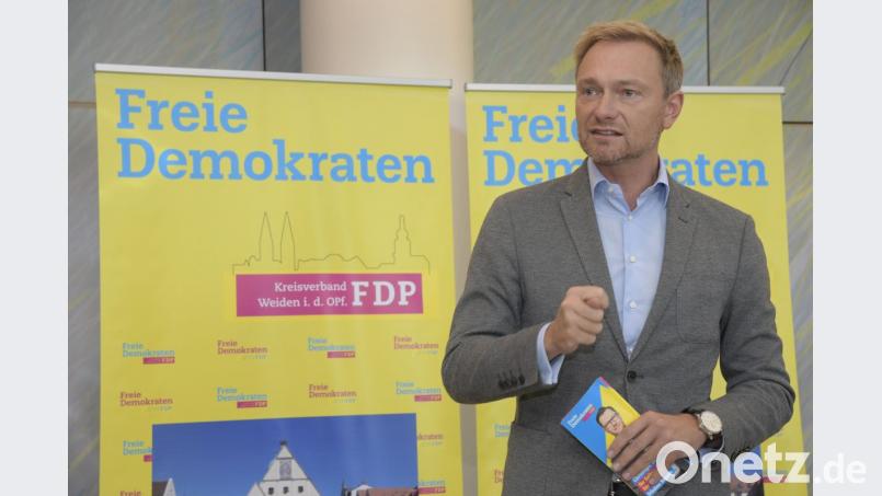 Der FPD-Parteivorsitzende Christian Lindner spricht in Weiden. Bild: Petra Hartl