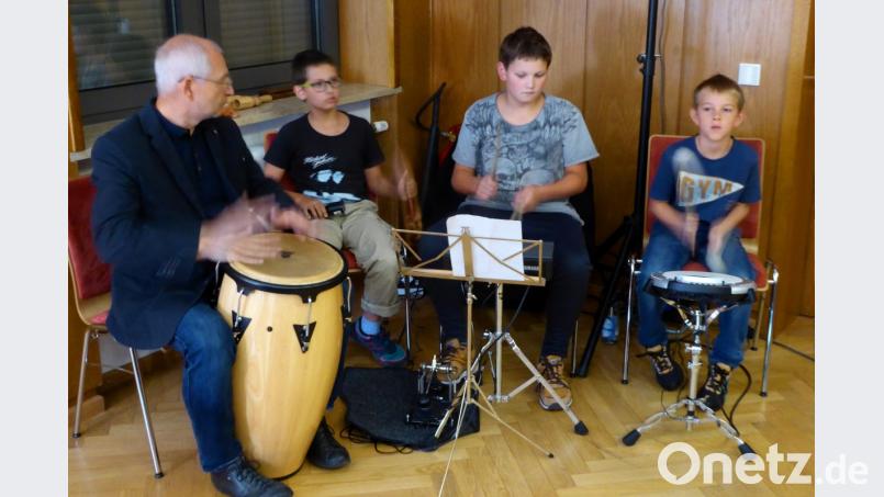 Begleitung durch die Rhythmusgruppe von Josef Langgärtner. Bild: fsb