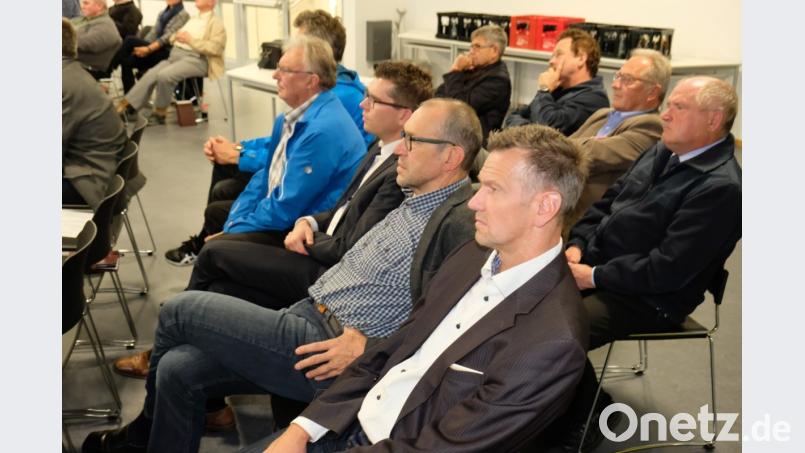 Die Größenordnung der Versammlung in der Volksschul-Aula Grafenwöhr mit zirka 150 Kommunalpolitikern ähnelte einer Parlamentssitzung. Bild: do