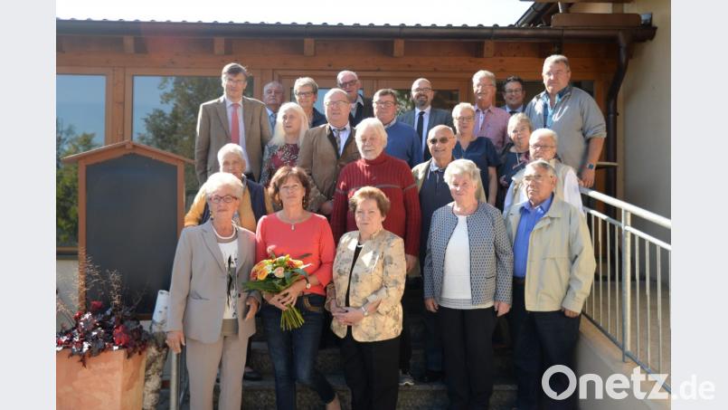 Die neue Kreisvorstandschaft des VdK Amberg um Kreisvorsitzende Marianne Kies-Baldasty (vorn Mitte) zusammen mit Kreisgeschäftsführer Gerhard Spies (hinten links). Bild: brü