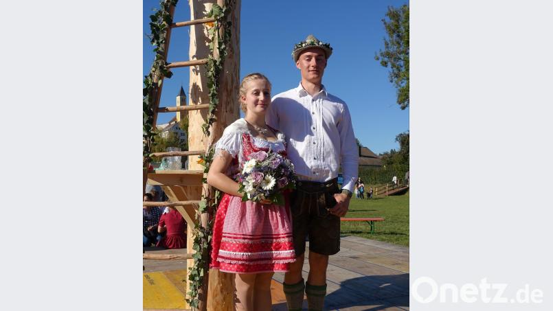 Barbara Ehbauer und Elias Tischner sind das neue Allersburger Oberkirchweihpaar. Bild: bö