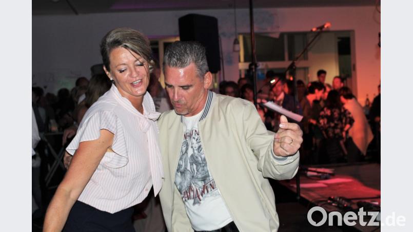 Eine Halle voll mit Fans vom Rock 'n' Roll: Trotz Platzmangels passieren bei schwungvollen Schritten keine Unfälle. Bild: Dagmar Williamson