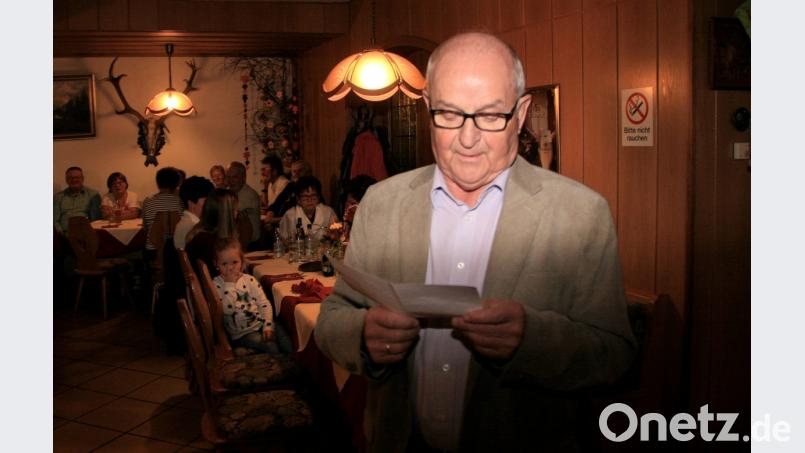 Humorvolle Wortbeiträge aus den Dichterfedern einheimischer Schriftsteller steuert Josef Daubenmerkl bei. Bild: wro