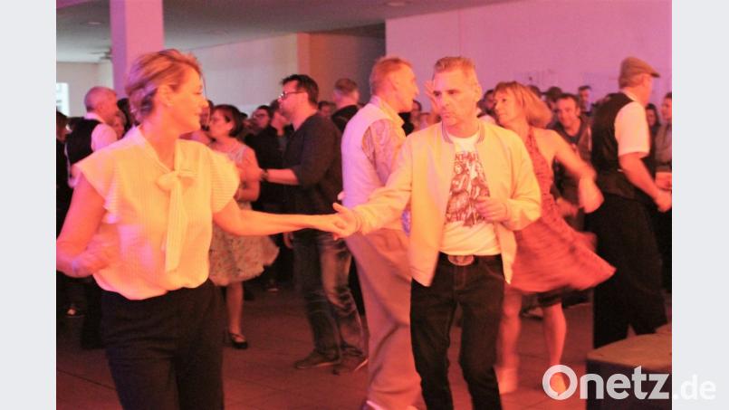 Gäbe es eine Preisverleihung für das flotteste Tanzpaar, dann hätten diese zwei Amberger eine Trophäe erhalten. Bild: Dagmar Williamson