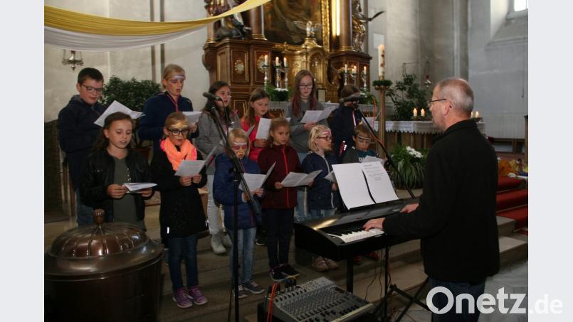 Den Abschlussgottesdienst in der Wallfahrtskirche begleitet der Kinderchor. Bild: wro