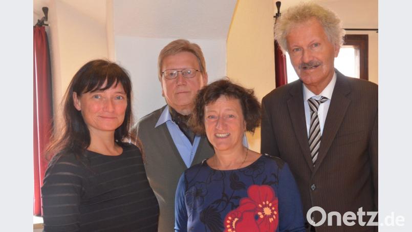 Katrin Bräuer, Rainer Sindersberger, Silke Glück und Bernhard Schlicht (v.l.) freuen sich auf eine Partnerschaft zwischen den beiden Sportvereinen Turnerbund und ATV Frohnau. Bild: Kunz