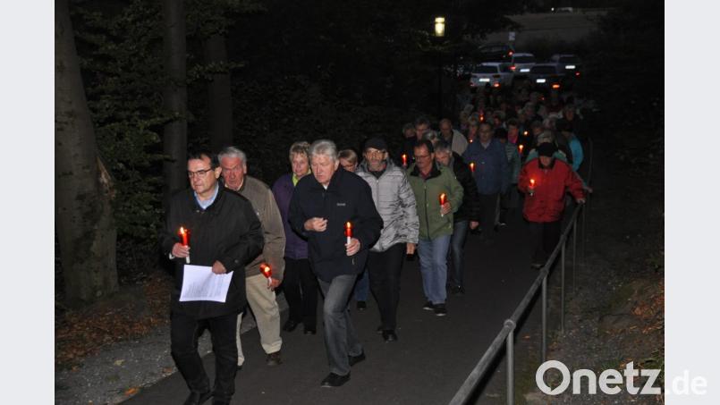 Lichterprozession bei der Rosenkranzfeier. Bild: ak