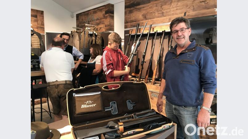 Waffen, Autos, Bekleidung und allerlei Unterhaltung boten die Nordoberpfälzer Jägertage im Schieß-Zentrum Bayern. Bild: eig