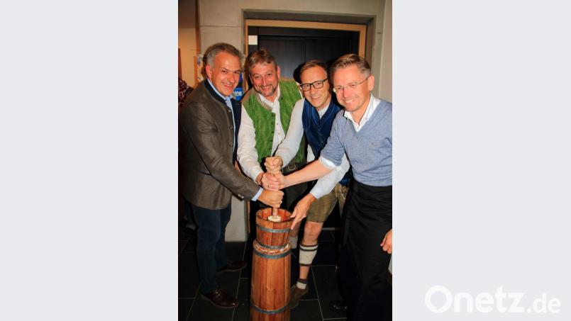 Beim CSU-Heimatabend ist auch ausgebuttert worden. Bild: exb