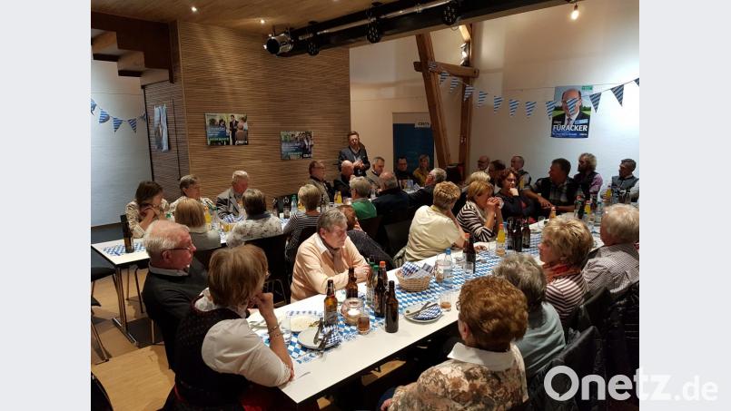 Beim CSU-Heimatabend im Kunsthaus informierte Tobias Reiß auch über seine Arbeit als stellvertretender Fraktionsvorsitzender und parlamentarischer Geschäftsführer der CSU-Landtagsfraktion. Bild: exb
