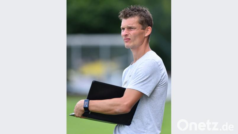 Trainer Thomas Kaufmann hatte am Mittwoch beim 2:1-Sieg über die DJK Ensdorf fast nur Positives zu notieren. Gegen den Spitzenreiter FC Wernberg wartet auf den SV Kulmain am Sonntag allerdings eine weitaus schwerere Aufgabe. Bild: Alfred Schwarzmeier