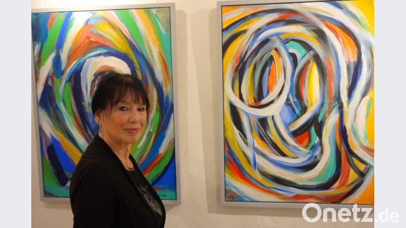 Gené Neurieder aus Beratzhausen zeigt in Burglengenfeld derzeit eine „Selection“ ihres farbenfrohen Werks. Bild: wsu