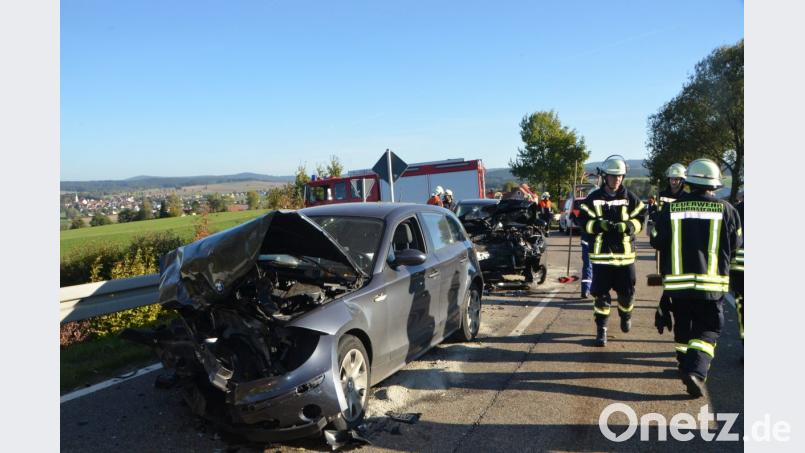Ein schwerer Verkehrsunfall ereignete sich am Freitagnachmittag kurz vor Burgtreswitz. Ein Beteiligter wurde schwer verletzt. Der Gesamtschaden beträgt 30 000 Euro. Bild: dob