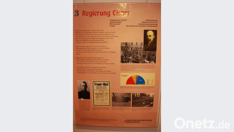 Die aktuelle Ausstellung im Vohenstraußer Heimatmuseum informiert auf vielen Schautafeln über die Geschichte der bayerischen Verfassung. Bild: tss