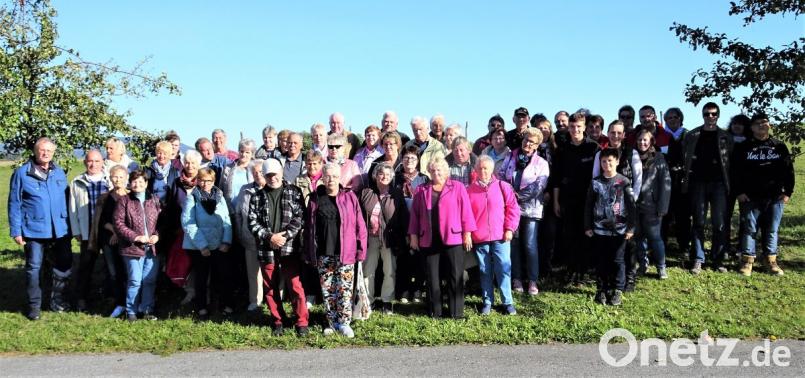 Einen herrlichen Ausflugstag verbrachten die VdK-Mitglieder bei ihrer Fahrt in den Bayerischen Wald, wo das Haus auf dem Kopf und Gut Aiderbichl besucht wurden. Bild: rgr