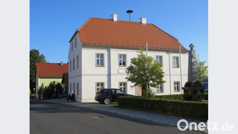 Noch vor vier einigen Jahren war das heutige &quot;Gelebte Museum&quot; ein Schandfleck des Ortes. Heute strahlt es mit der Sonne um die Wette. Bild: ubb
