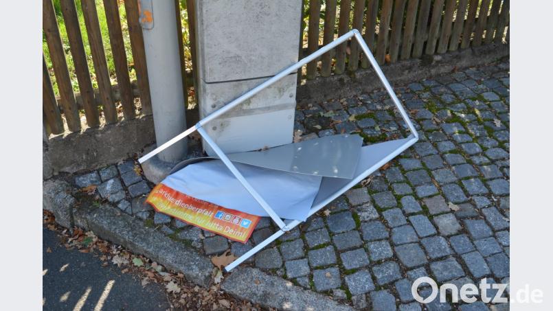 Unbekannte zerstören mehrere Wahlplakate. Bild: sm