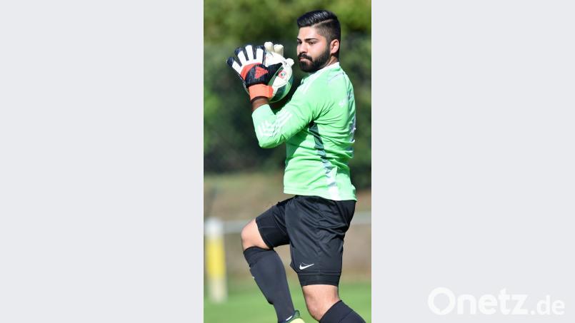 Wenn Torwart Mert Selvi am Sonntag gegen die DJK Ensdorf seinen Kasten sauber halten könnte, wäre das für die SpVgg Schirmitz bereits die halbe Miete. Bild: Alfred Schwarzmeier