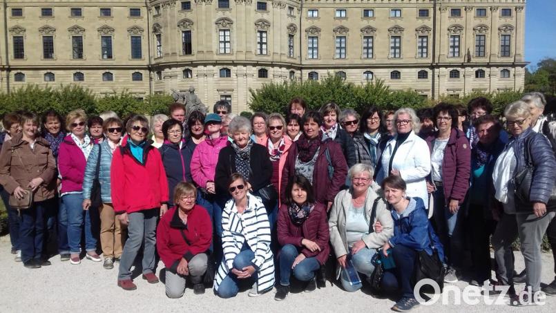 Auf nach Franken machen sich die Mitglieder der Damenriege des FC Vorbach. Zu Fuß und mit dem Bus erkundet die Gruppe dabei Würzburg. Bild: exb