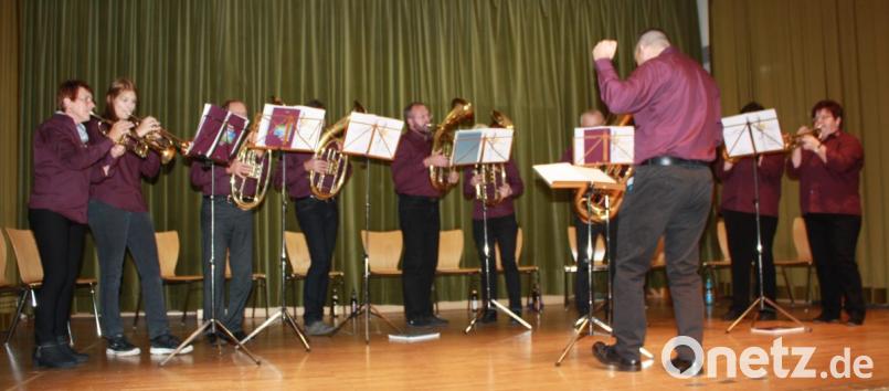 Zur Eröffnung spielt der Posaunenchor. Bild: lk