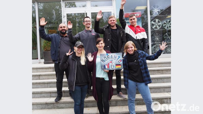 Azubis von ATU nach Rückkehr von ihrem Auslandsaufenthalt. Mit dabei auch die Berichterstatterinnen Dunja und Lisa-Marie (Erste und Zweite von rechts in der vorderen Reihe) Bild: Bühner