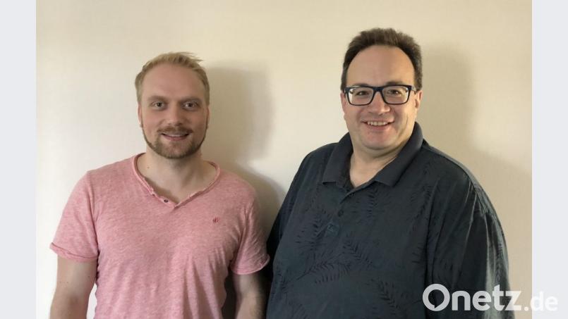 Christian Schießl (links) und Jürgen Neuber sind „ander Gschwister Kinder“, denn ihre Väter sind Cousins. Bild: slu