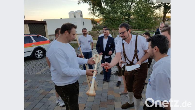 Der denkwürdige Augenblick wurde auf zwei Paddeln verewigt. Bild: hir