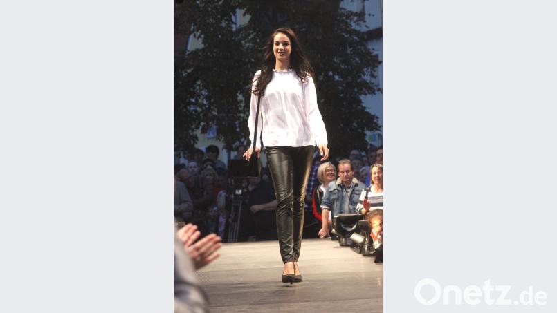 Für viele Models war es der erste Auftritt auf dem Laufsteg. Sie genossen das Catwalk-Feeling. Bild: Hirsch