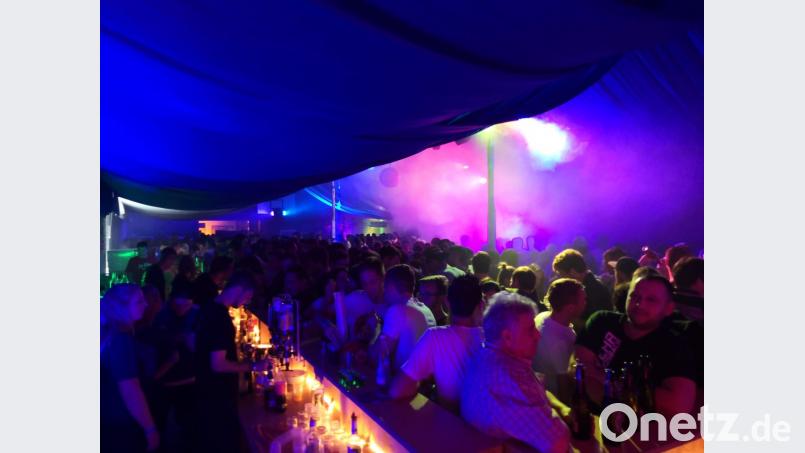Die SpVgg belebte mit „La Fête das Revival“ die ehemalige Disco in der Turnhalle. wieder. Bild: gi