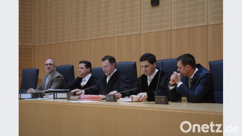 Die 1. Große Strafkammer am Landgericht Weiden verurteilt am Freitag einen 41-jährigen Ukrainer zu zehn Jahren Haft. Nach Überzeugung des Gerichts war er einer der Räuber, die im April 2016 ein Wohnhaus in Grafenwöhr überfielen. Ein beteiligter Landsmann wird demnächst aus Österreich überstellt. Zwei weitere Mittäter aus Moldawien sind flüchtig. Bild: gsb
