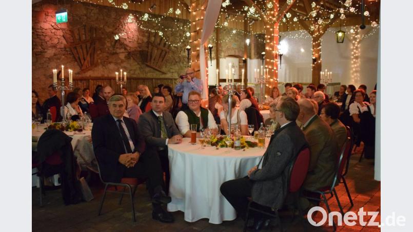 Der Feststadl im Schloss Guteneck bildete den stilvollen Rahmen für den Festabend der Landfrauen. Bild: bnr