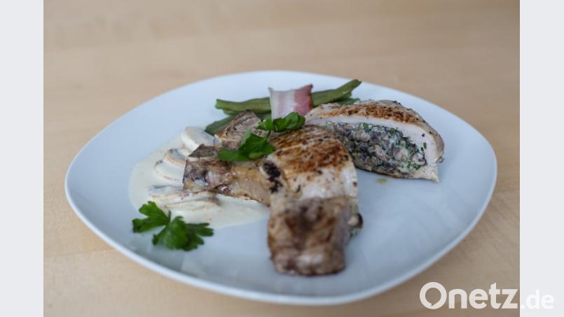 Grüne Bohnen mit Speck passen gut zu den gefüllten Koteletts mit Ricotta und Pilzen. Bild: Lukas Meister