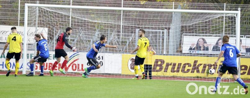 Am Ende des Derbys triumphieren die anderen. Beinahe symptomatisch für den aktuellen FC Amberg. Bild: Hubert Ziegler