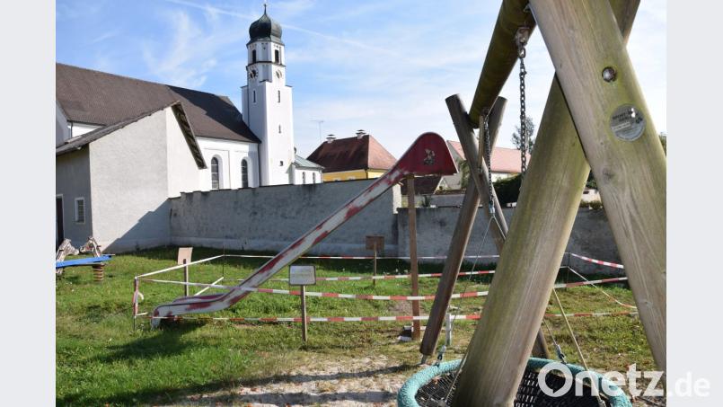 Die Adertshausener Bürger wollen eine Sanierung des Kinderspielplatzes. Das einzige Spielgerät ist eine Rutsche, und die ist seit längerer Zeit schon gesperrt. Zwei Jahrzehnte ist es her, dass dort etwas erneuert wurde. Bild: bö