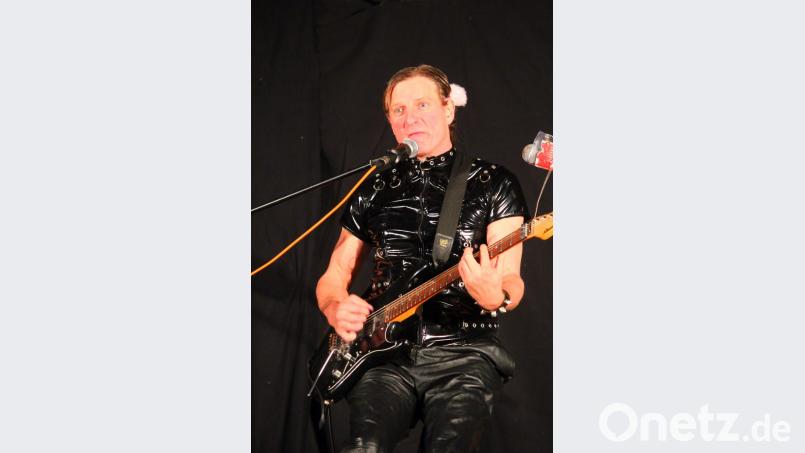 &quot;Bürger from the hell&quot; präsentiert sich in Windischeschenbach als echter und knallharter Rocker. Bild: stg