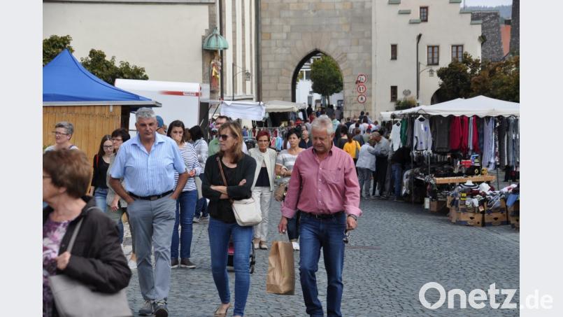 Der Kirchweihmarkt lockt viele Besucher an. Bild: ak