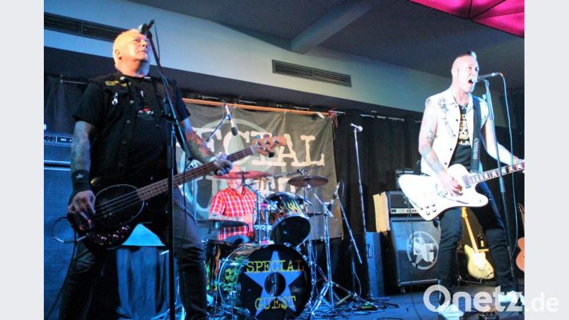 Church of Confidence fahren sechs Stunden inklusive Stau von Berlin nach Amberg, nur um das Jubiläum adäquat zu feiern. Bild: Dagmar Williamson