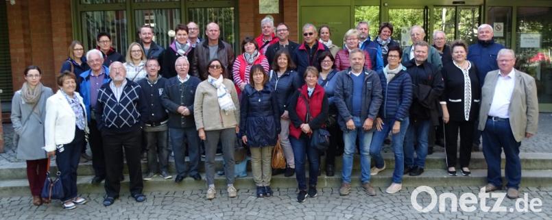 Oberfranken aus der Gemeinde Kunreuth im Landkreis Forchheim mit Bürgermeister Konrad Ochs (rechts) machten eine Exkursion in der Oberpfalz und besuchten die Stadt Weiden mit Führung durch Kulturamtsleiterin Petra Vorsatz (vorne Zweite von rechts). Bild: Dobmeier Bild: Dobmeier